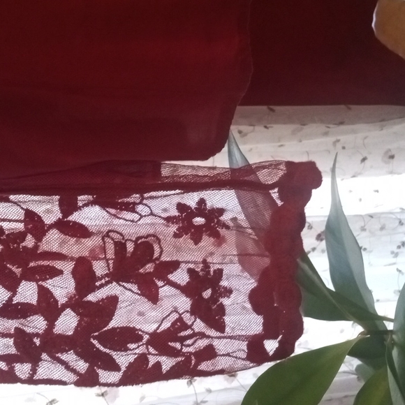 Burgundy & Lace Soft Knit Top by Xhilartion Sz XXL - Picture 4 of 9